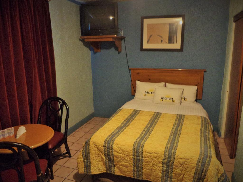 Hotel Diaz Tijuana Pokoj fotografie